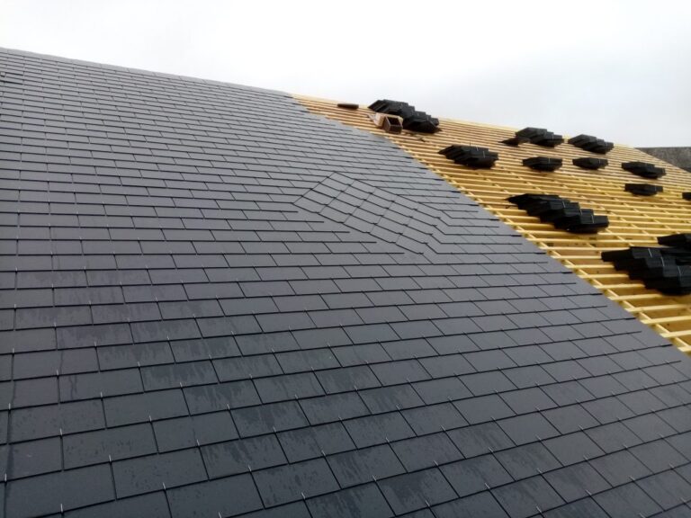 Travaux de couverture Beauchamp 95 - Toiture en ardoise en cours de pose